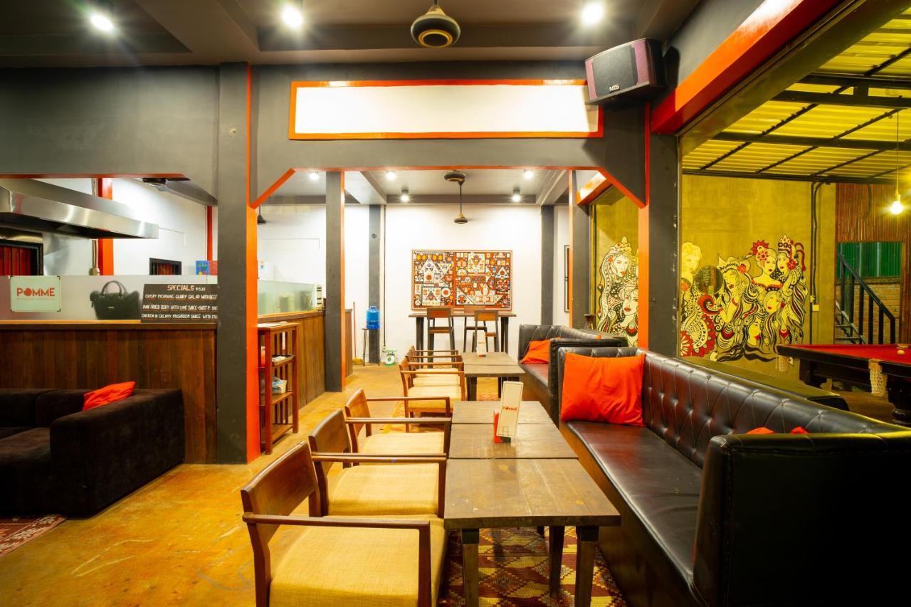 Pomme Brewhouse Hostel Siem Reap Esterno foto