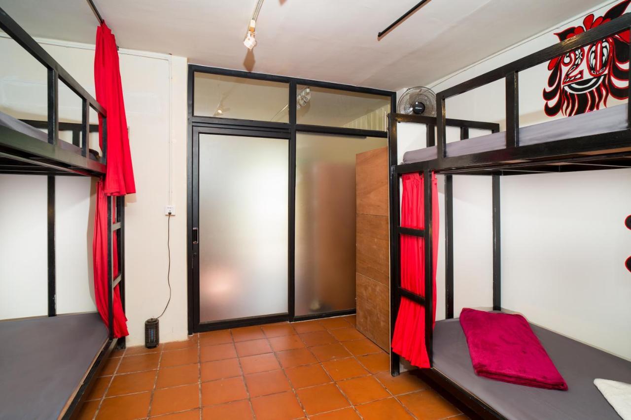 Pomme Brewhouse Hostel Siem Reap Esterno foto
