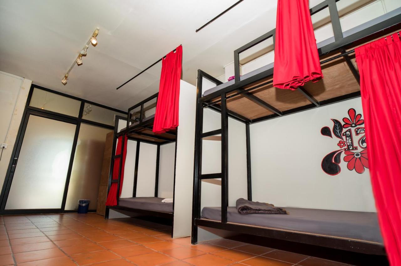 Pomme Brewhouse Hostel Siem Reap Esterno foto