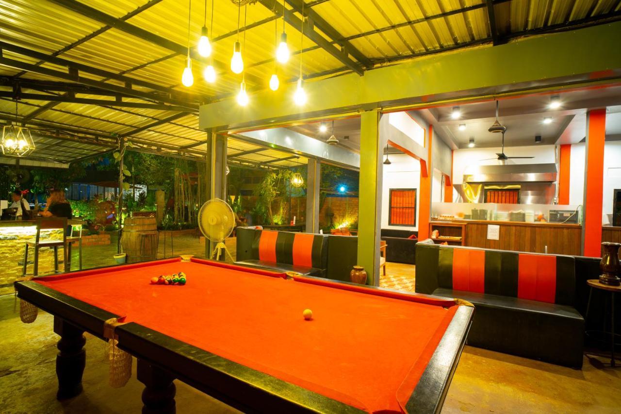 Pomme Brewhouse Hostel Siem Reap Esterno foto