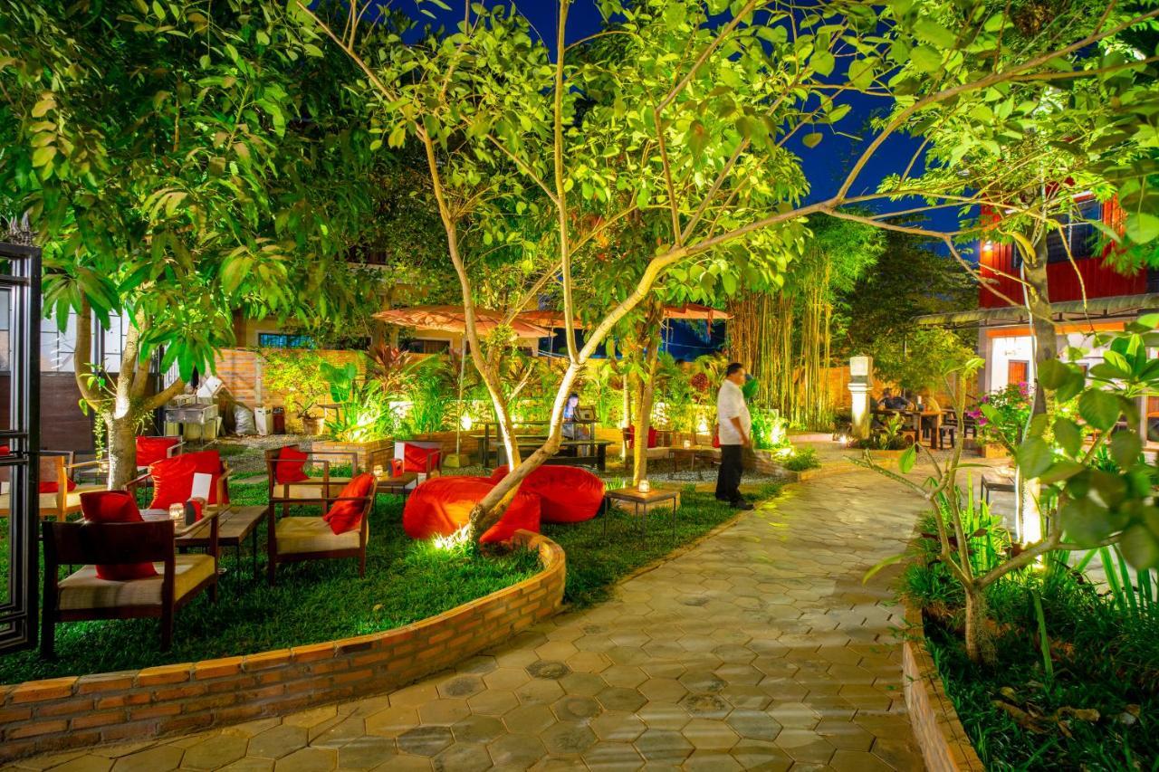 Pomme Brewhouse Hostel Siem Reap Esterno foto