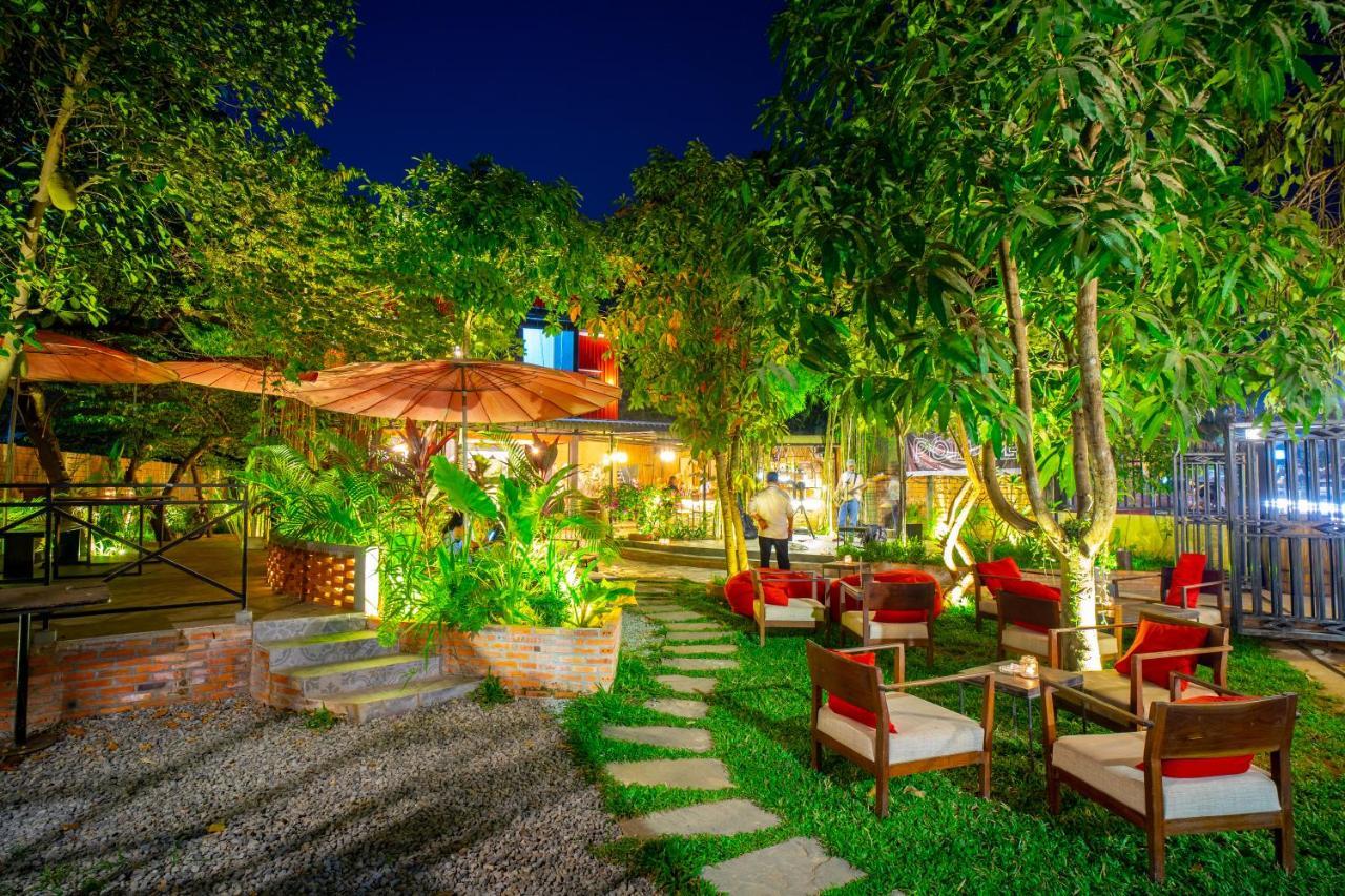 Pomme Brewhouse Hostel Siem Reap Esterno foto